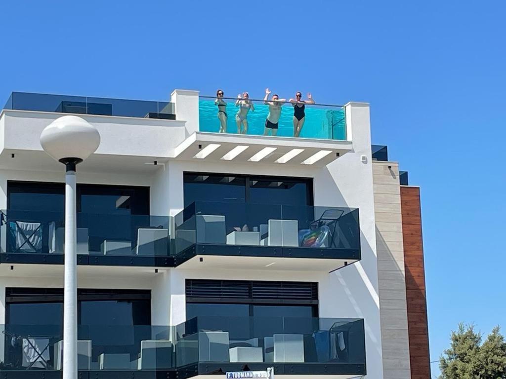 Grandpalazzo Apartments วีร์ ภายนอก รูปภาพ