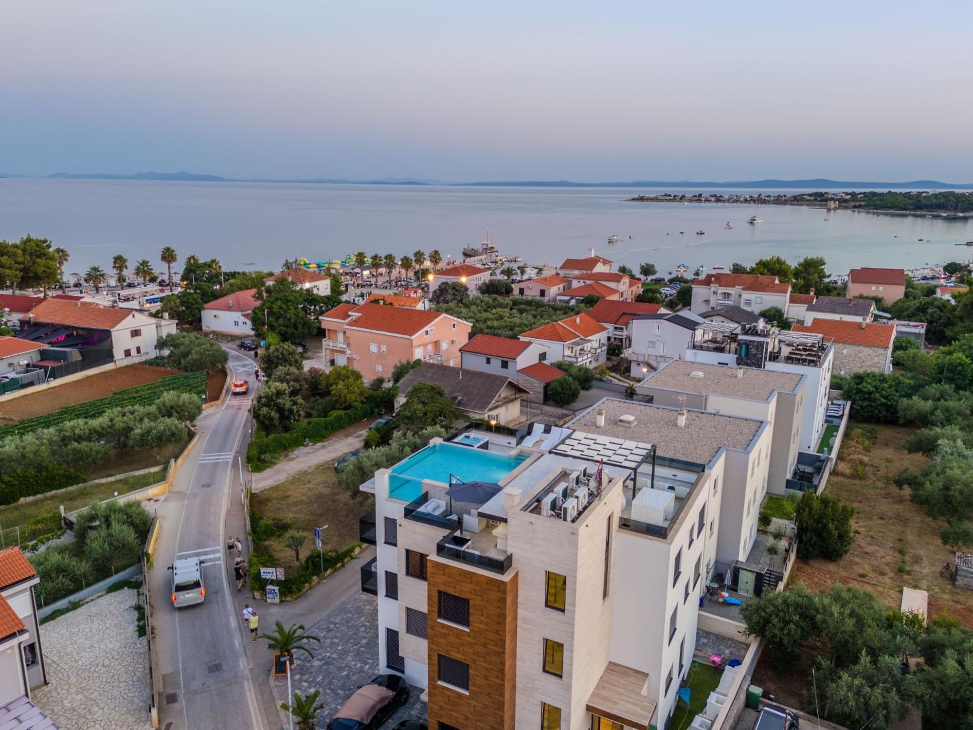 Grandpalazzo Apartments วีร์ ภายนอก รูปภาพ